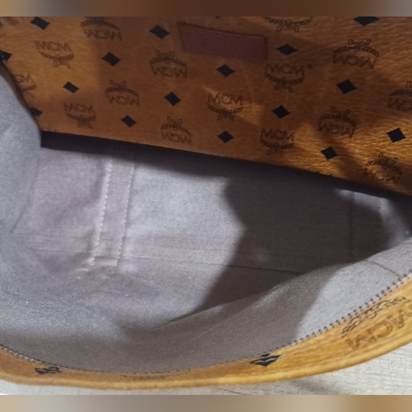 COPY - MCM shoulder bag with matching card holder - Picture 6 of 11